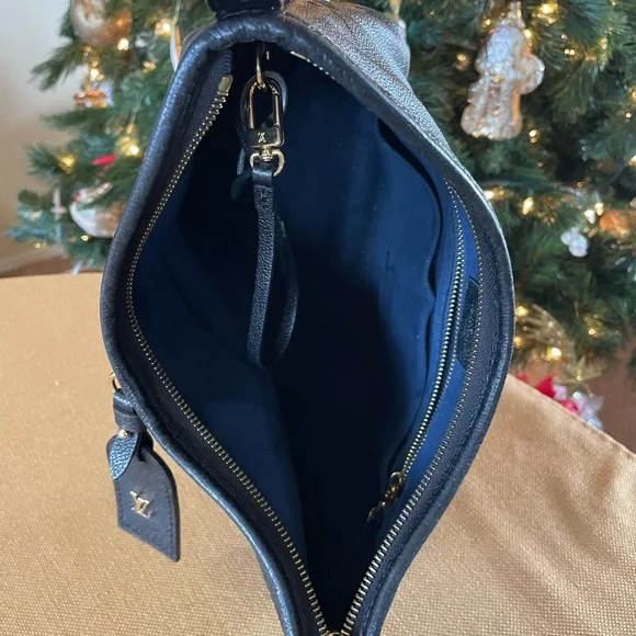 CarryAll PM Hobo Louis Vuitton Shoulder Bag - Picture 10 of 10